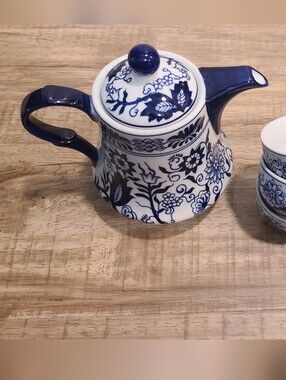 Vtg The Bombay Company Blue & White Floral Porcelain Teapot Set with 3 Cups 🫖